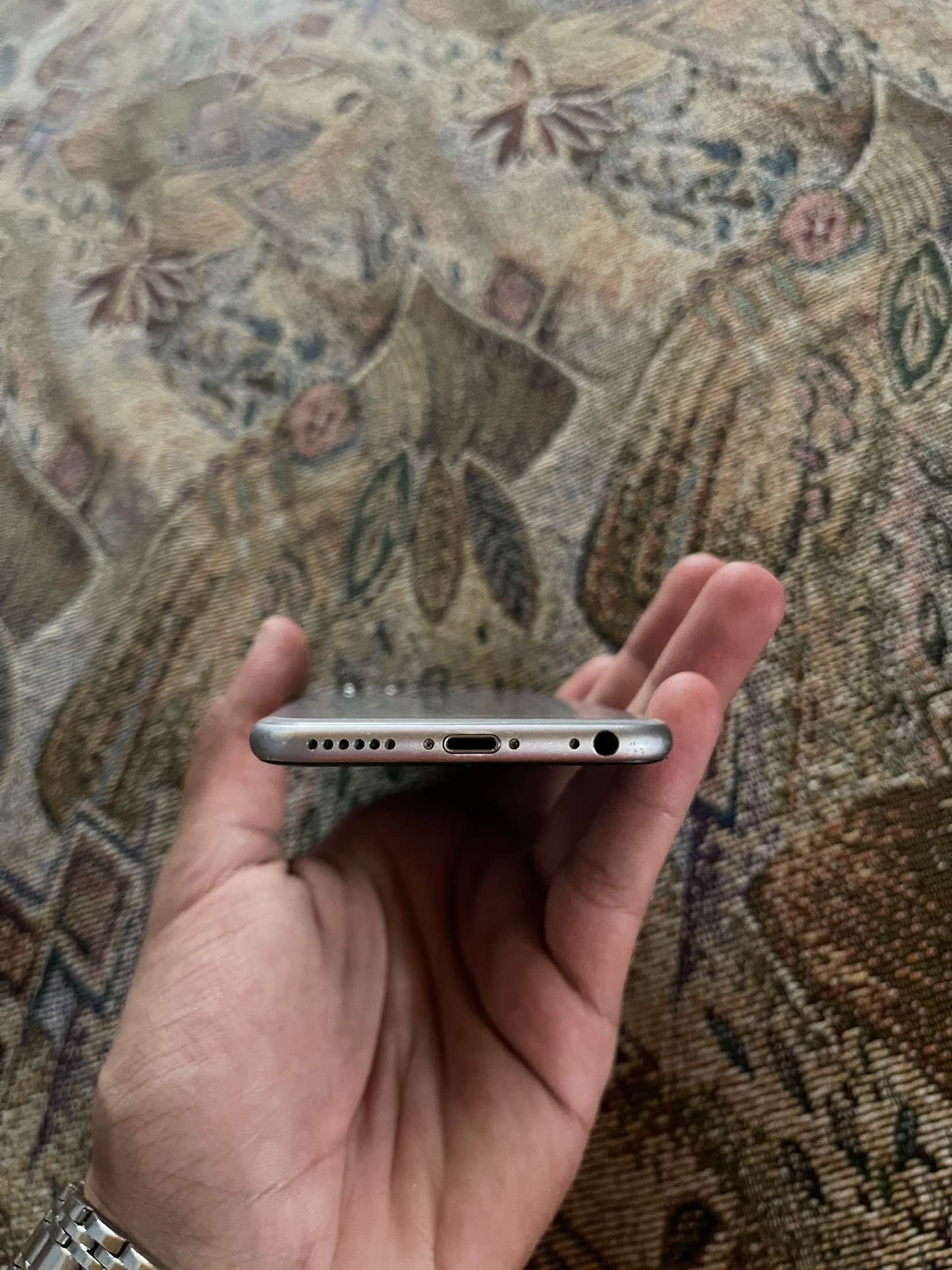 iPhone 6s- 32gb.