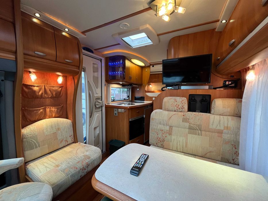 Autorulota HOBBY Ford - Semi-Integrata - Aer Conditionat - Solar