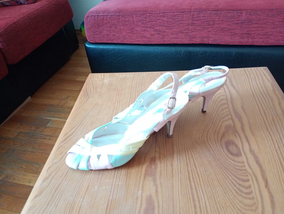 Дамски сандали с ток