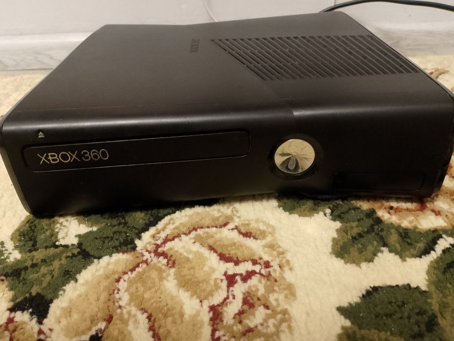 Продаю Xbox 360 slim
