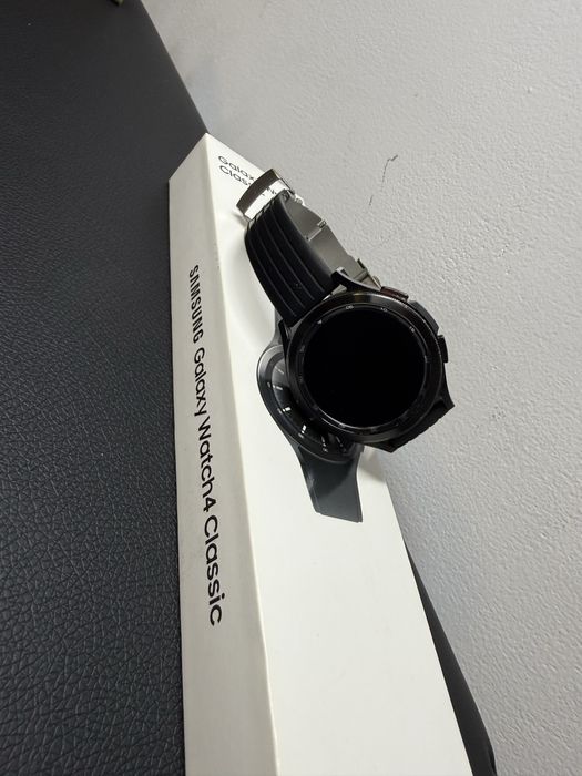 Samsung galaxy watch 4, in buna, functioneaza foarte bine