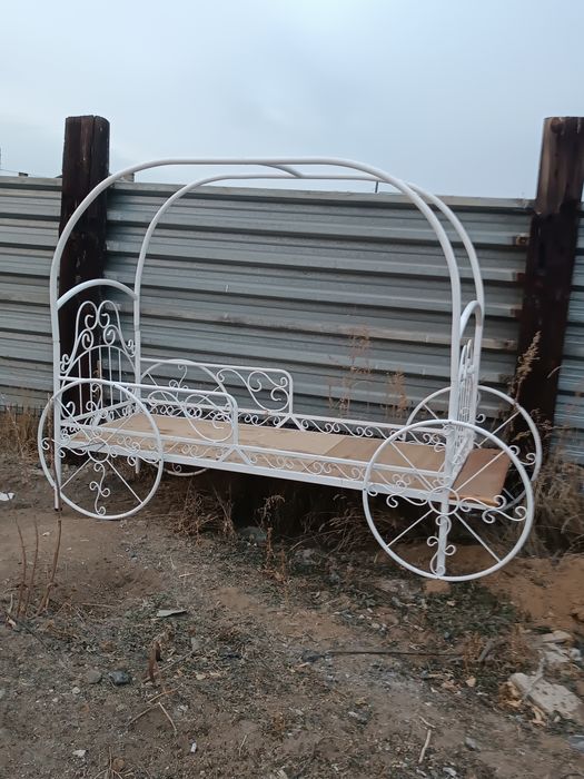 Продам железную кровать.