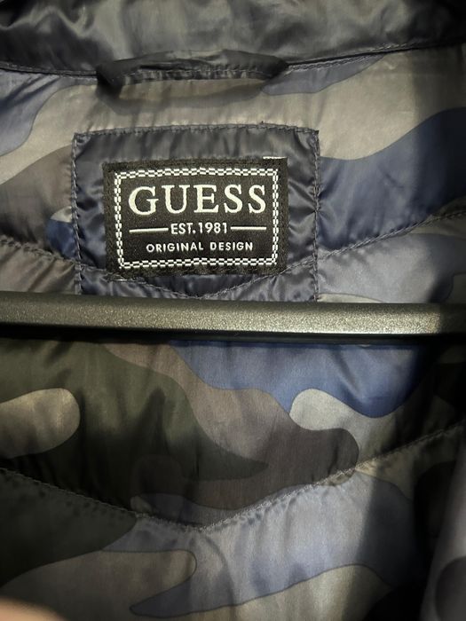 Geaca Guess, marimea S, culoare bleumarin, fara urme de uzura