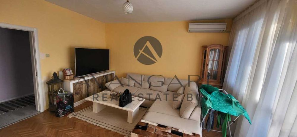 Продава се Тристаен апартамент в Пловдив, Централна гара - 120 кв.м за 2041 €/кв.м - Снимка #2