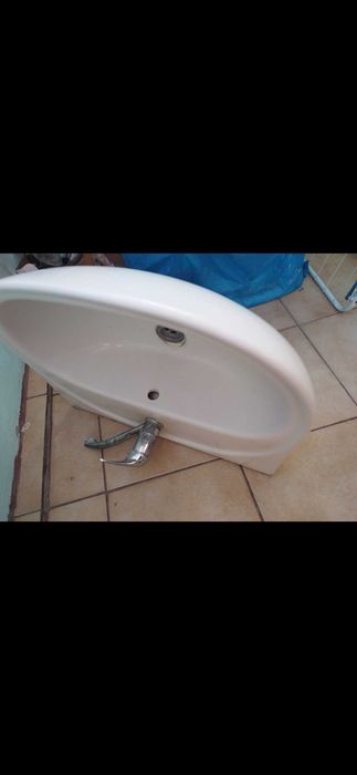Vand balansoar. chiuvetă, mobilier, canapea
Dulap haine în două uși