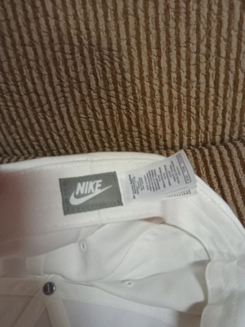 Оригинална шапка "NIKE" S (нова)
