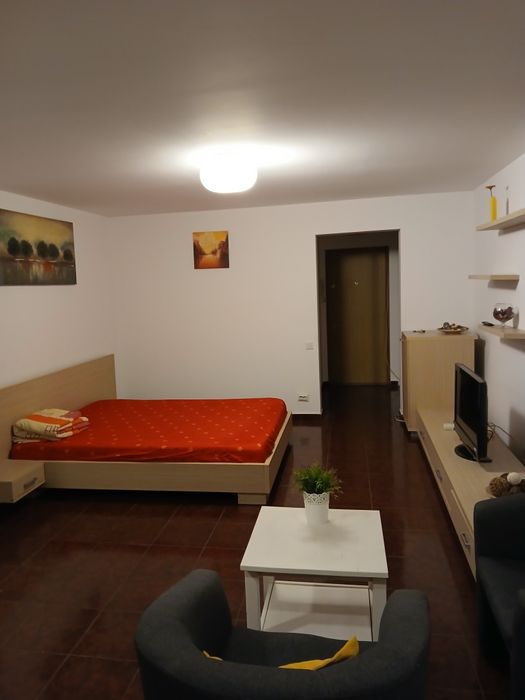 Închiriez garsoniera P-ța Progresul