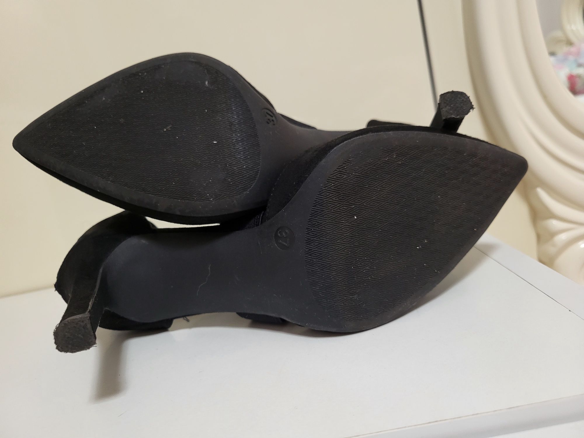 Pantofi negri stiletto catifea toc 9 cm