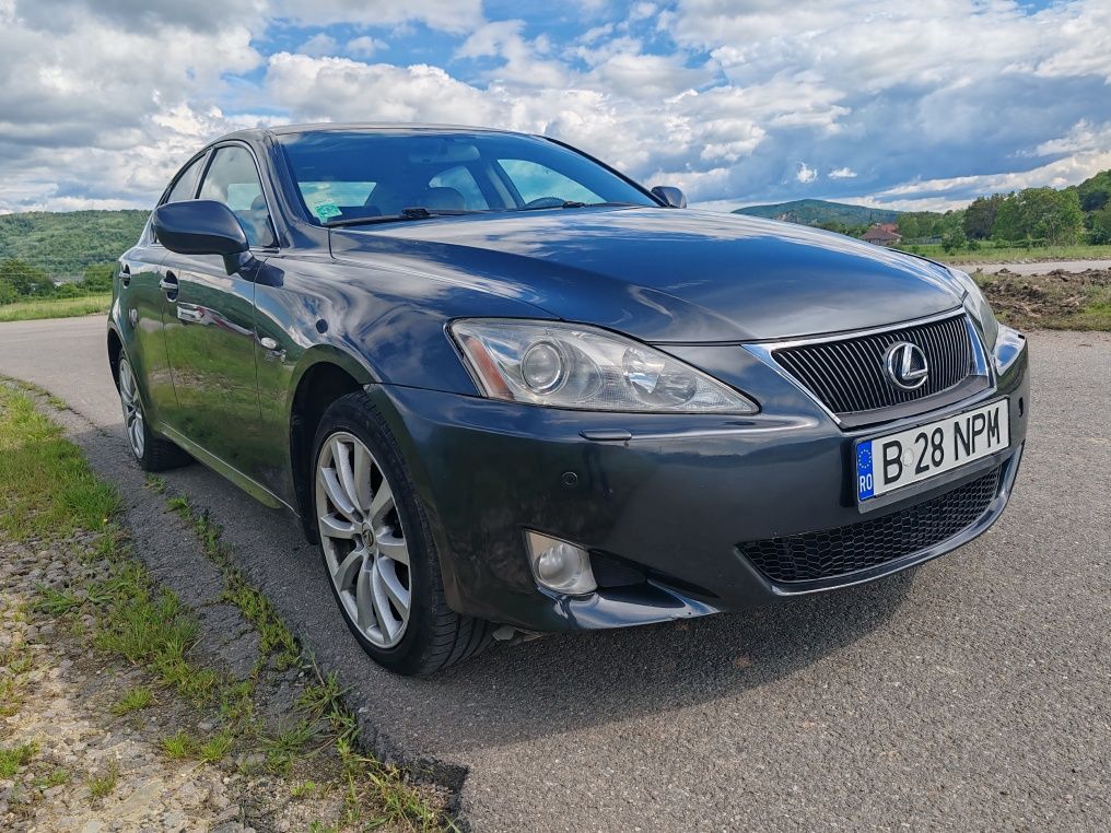 Lexus IS 220 D în stare buna de funcționare