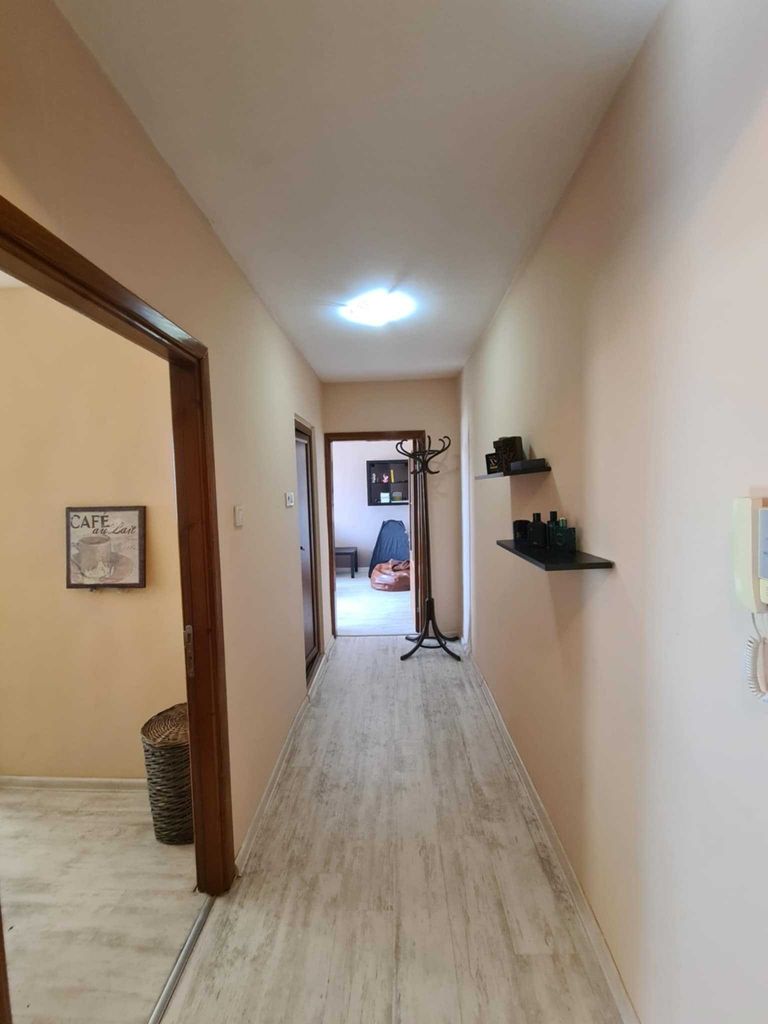 Продава се Двустаен апартамент в Хасково, Червена стена - 60 кв.м за 1020 €/кв.м - Снимка #2
