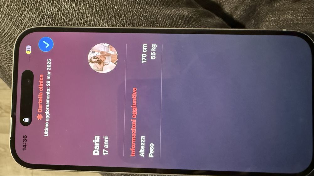 Iphone 15 pentru pisee de schimb