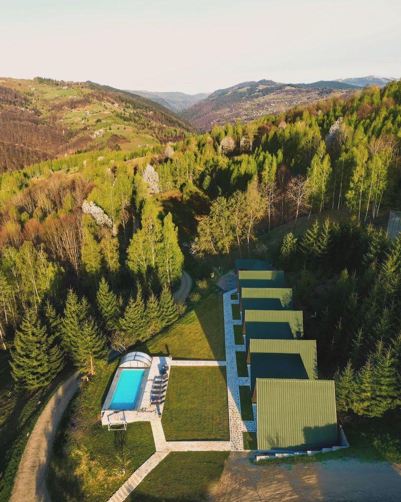 Cabana A-frame cu piscină de inchiriat