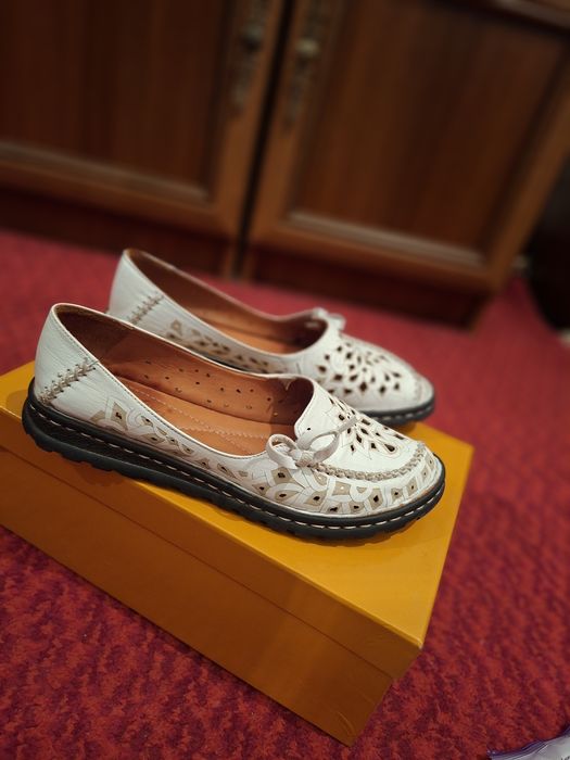 Продаеться женская обувь