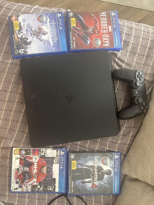 PlayStation 4 slim