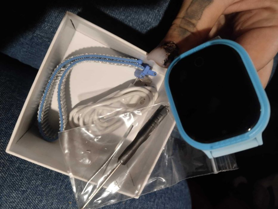 Продавам детски часовник