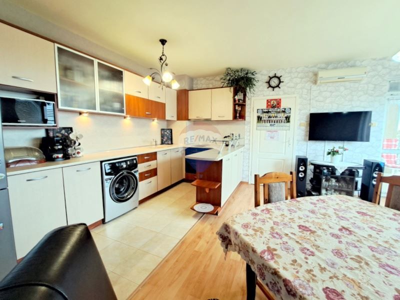 Двустаен апартамент с опция за гааж в кв. Бриз, Варна, Т3528