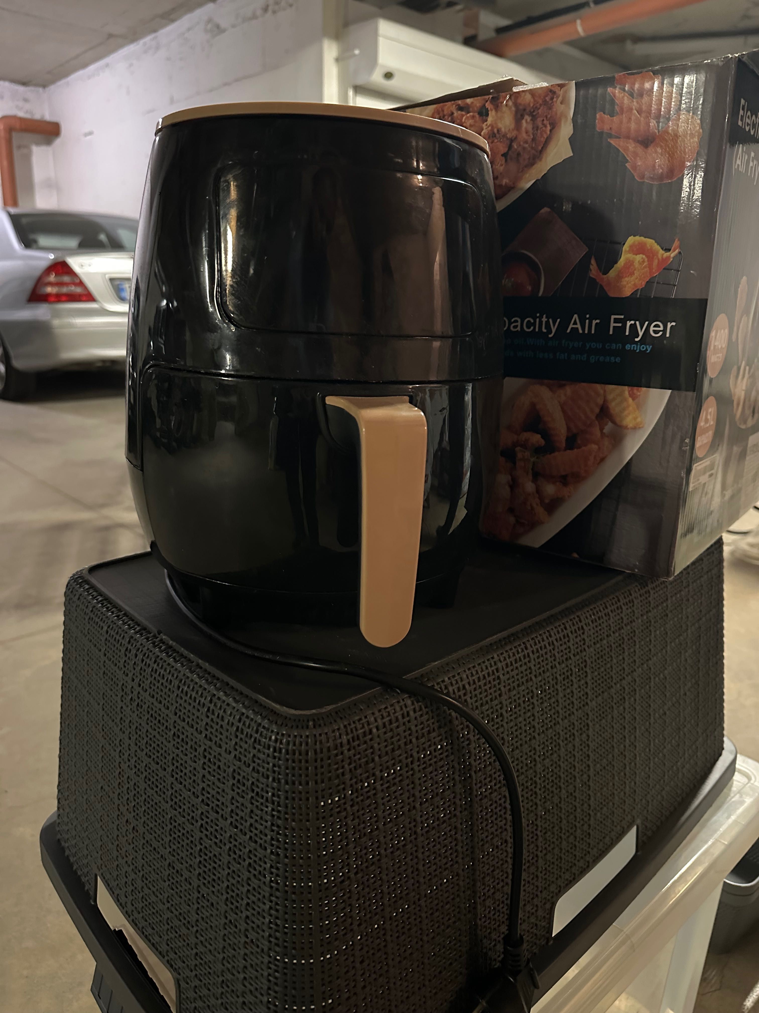 Air Fryer – 4.5L, 1400W, LCD Touch