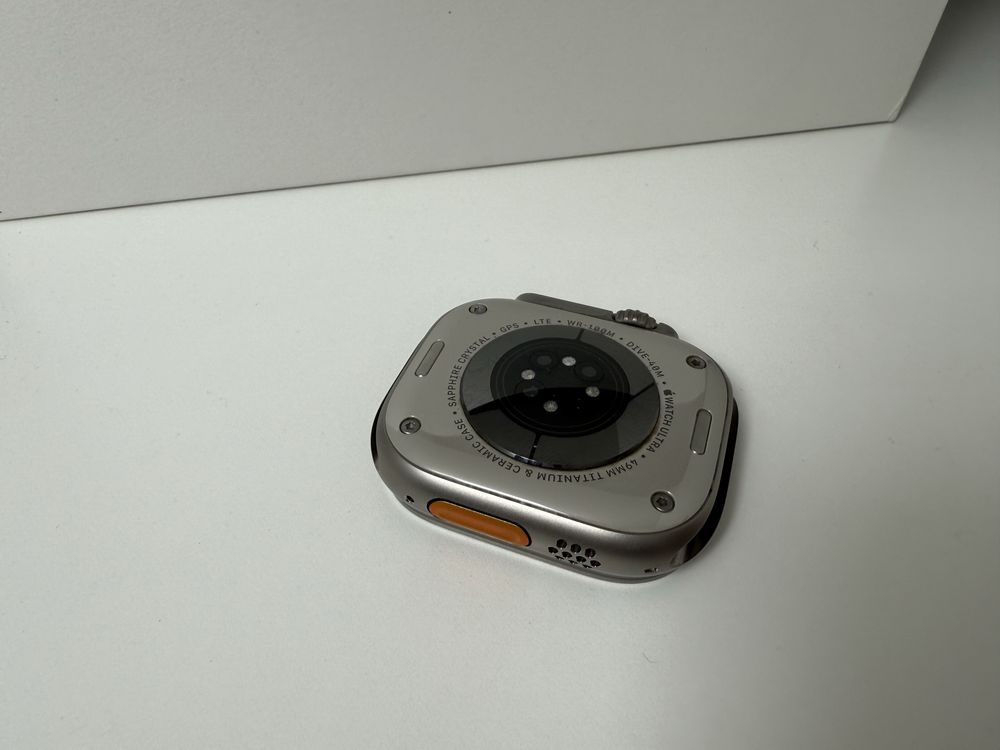 Apple Watch Ultra 2 49mm Titanium (в гаранция) + 7 гривни
