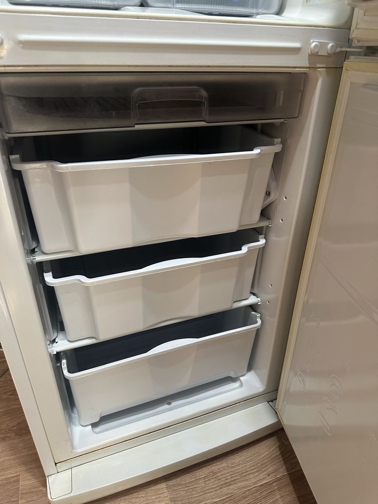 Холодильник INDESIT