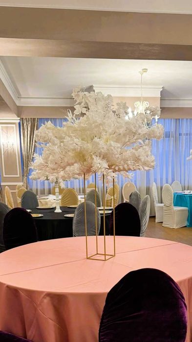 Închiriem aranjamente pentru mesele de la nunta botez sau majorat