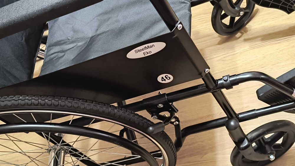 Vând scaun cu rotile