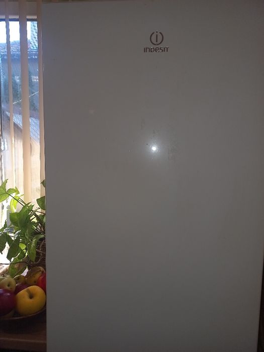 Хладилник с фризьор индезит