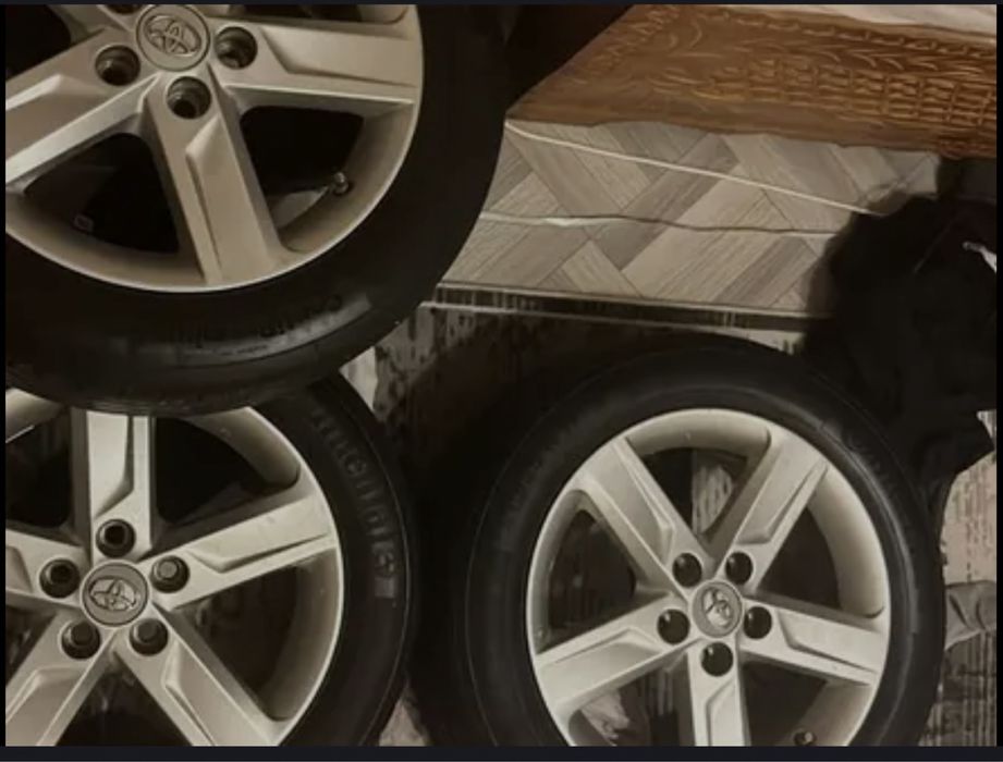 Колесо с резиной от камри 50 американец (17 диск)