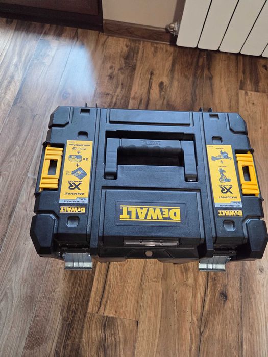 Куфар за инструменти Dewalt