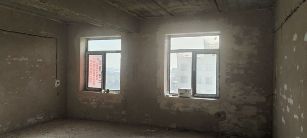 3 хонали каробка холатдаги 120 м2 квартира сотилади