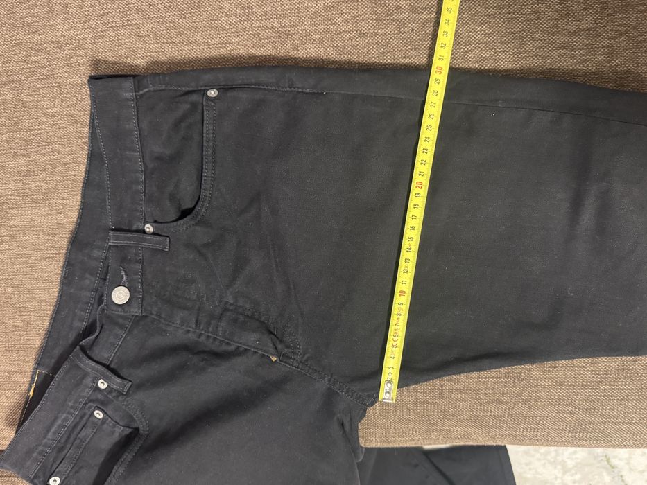 Blugi Levis ( nu Gang, bu Mustang, nu Tommy Hilfiger, nu Calvin Klein)