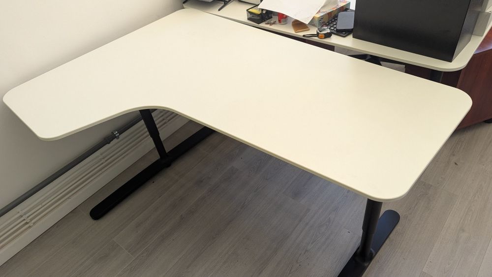 Masă de birou IKEA reglabilă pe înălțime