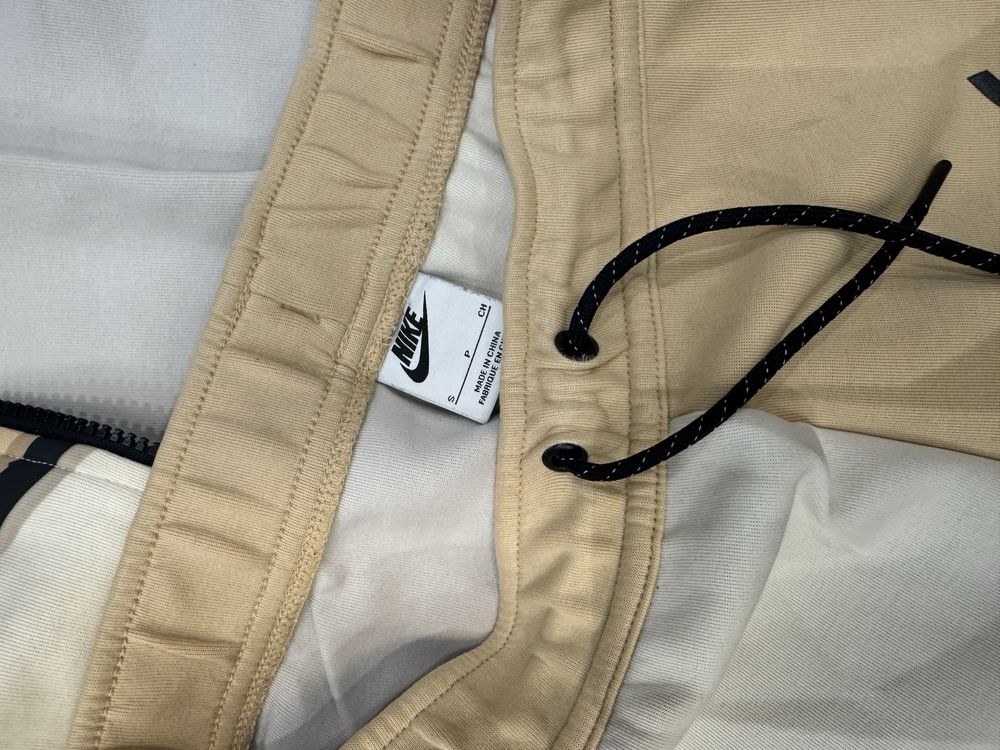 Tech fleece (nike)