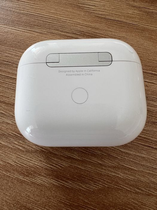 Airpods 3 cu carcasă de încărcare MagSafe