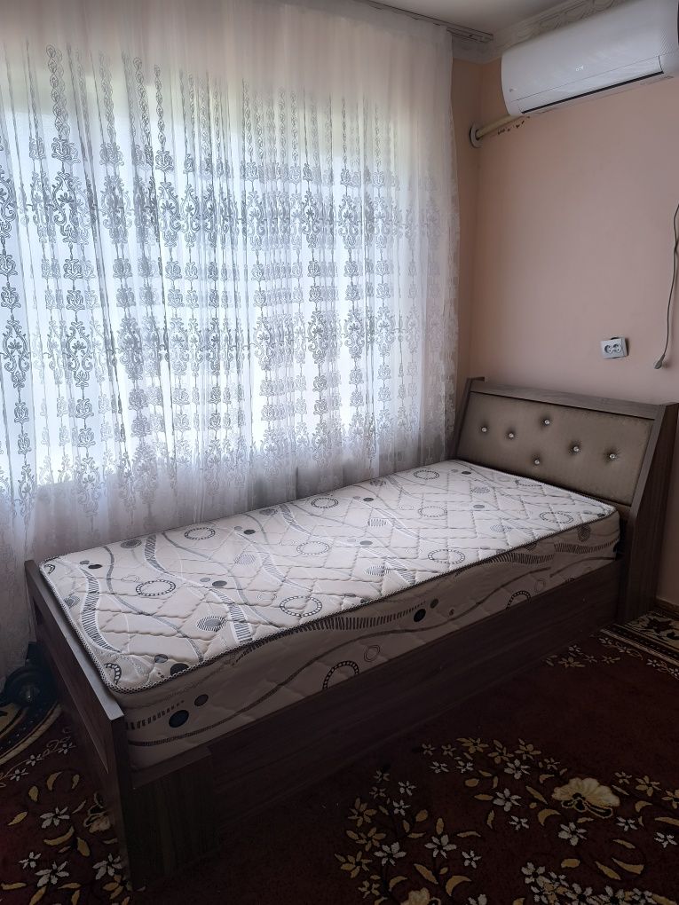 Срочно  сотилади Бир кишилик спальный сотилади 600000 б/у, холати янги