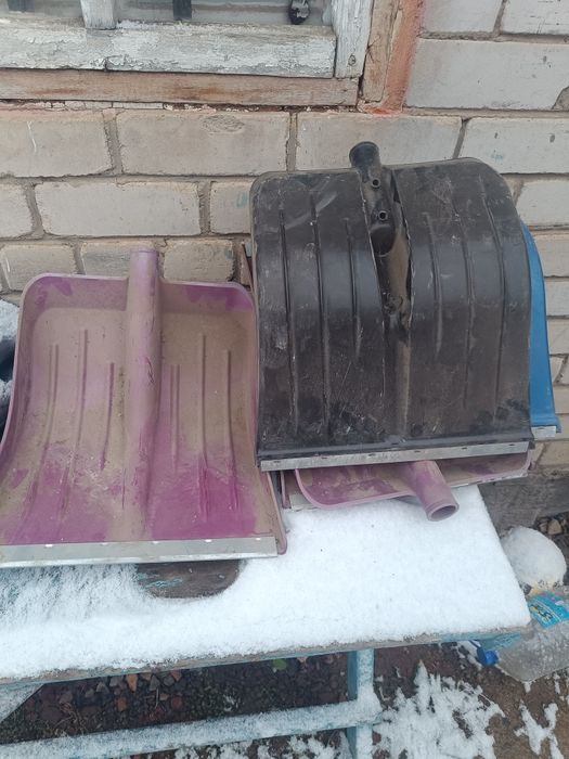 Продам снеговые лопаты (новые) без черенка