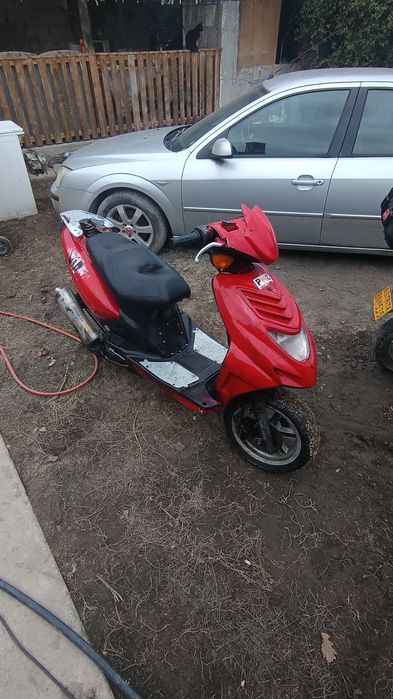 Vând sau schimb scuter 125 4T