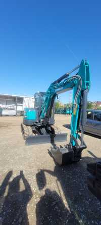 Închiriez excavator de 6 tone pe termen lung cu operator inclus