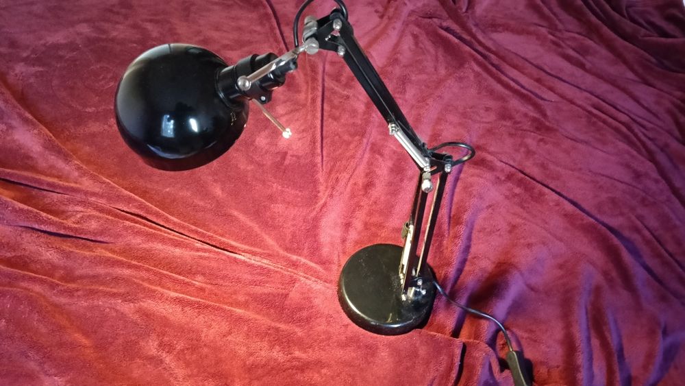 Метална настолна лампа IKEA Forsa – регулируемо рамо, черна, отлична