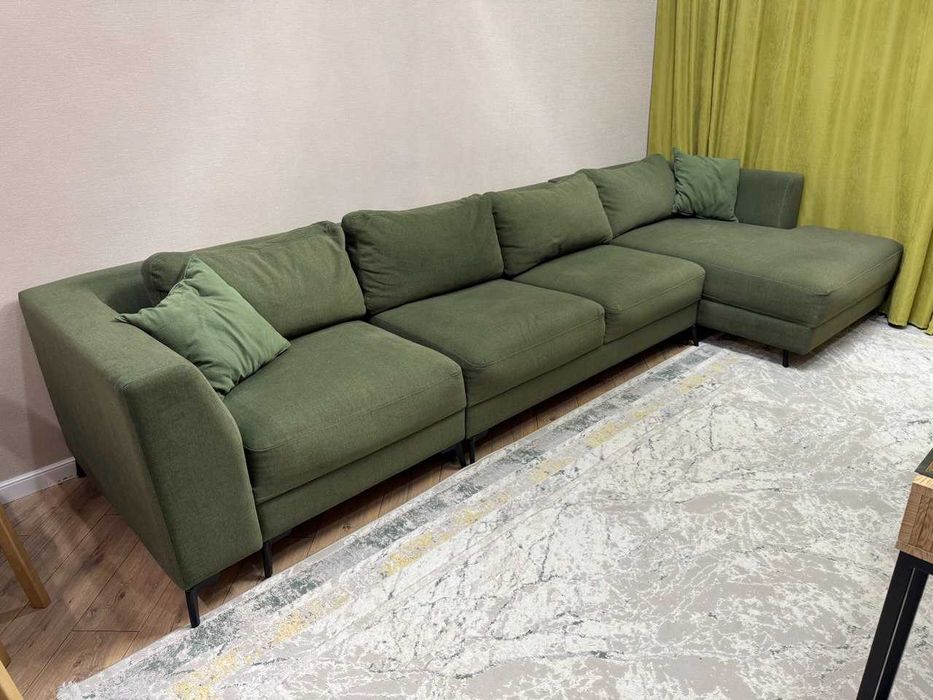 Г-образный диван из 3 секций + 6 подушек (4 большие, 2 маленькие)
