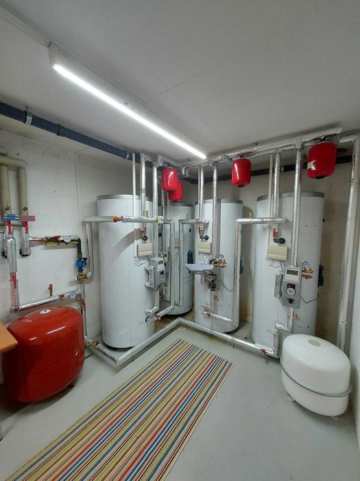 chit Panouri solare apa calda cu pufer,pompe,vas exp, conducte  din Au