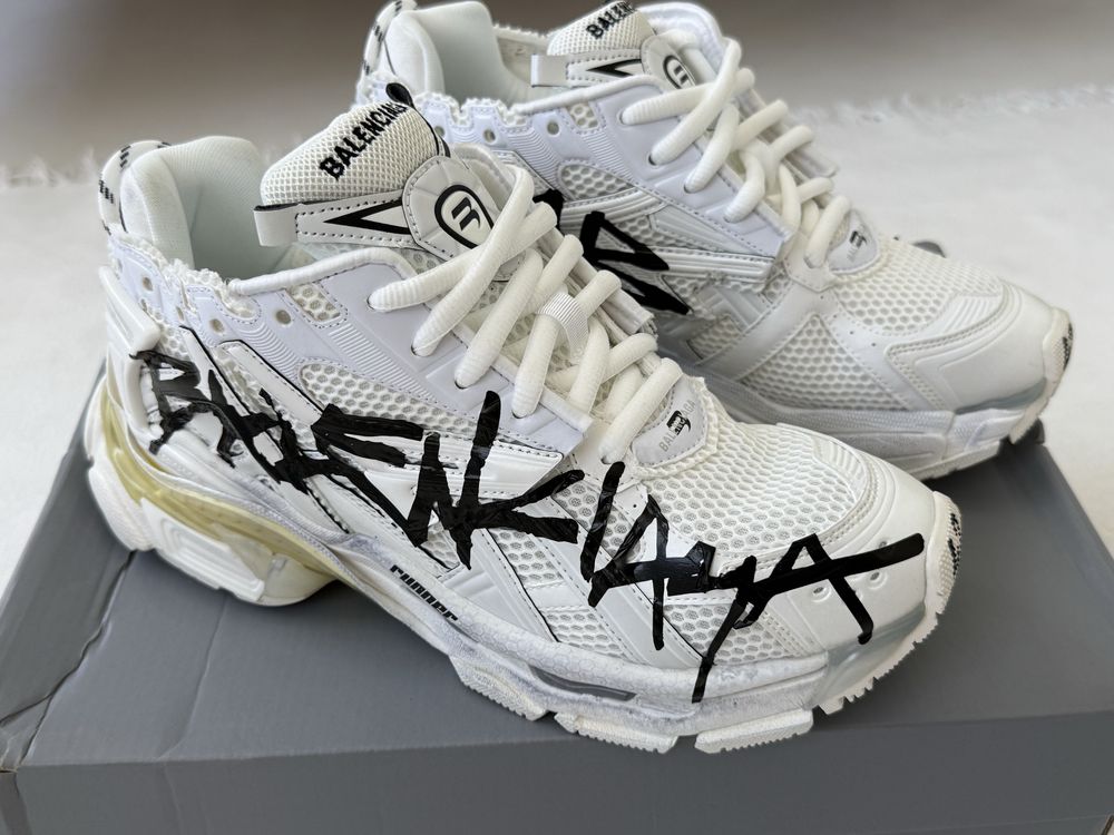 Balenciaga runner