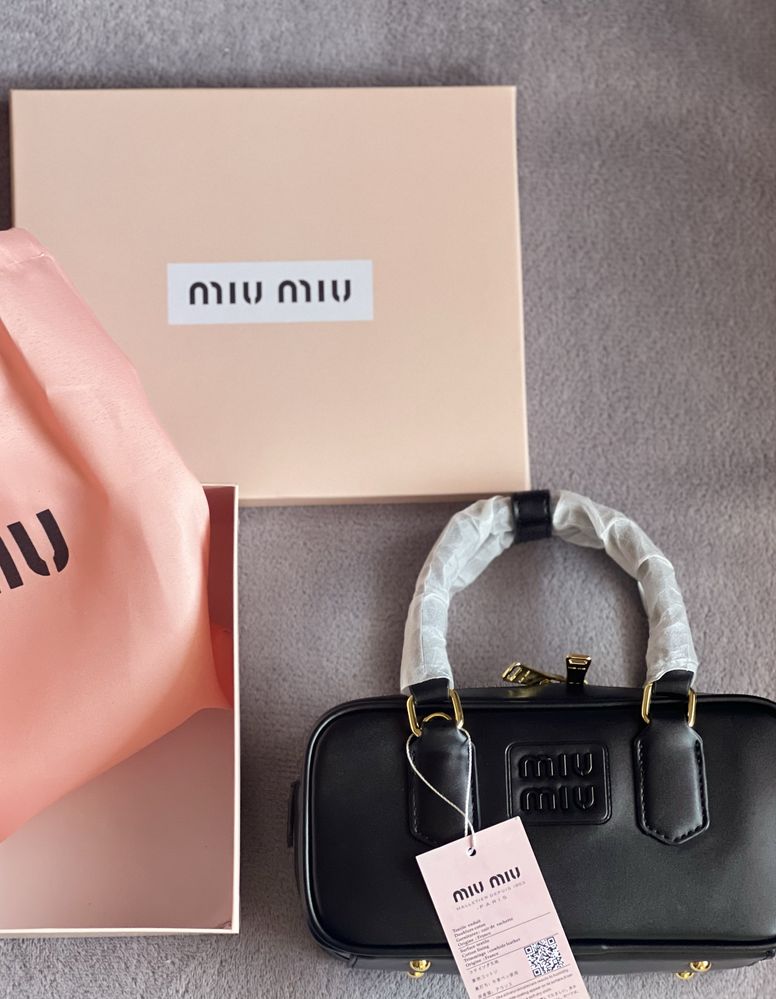 Чанта Miu Miu черна