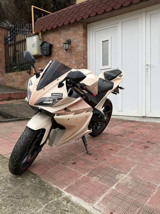 Yamaha YZF-R 125 A1 2012