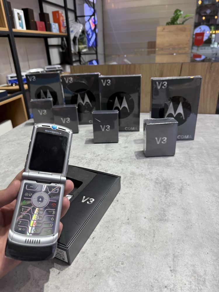 Perfectum MOTOROLA RAZR V3  CDMA новый пачка