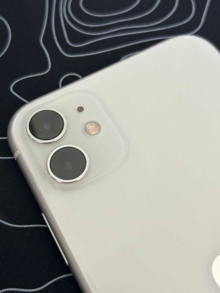 iPhone 11 White.