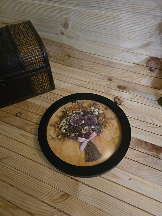 Tablou rotund cu flori fonservate