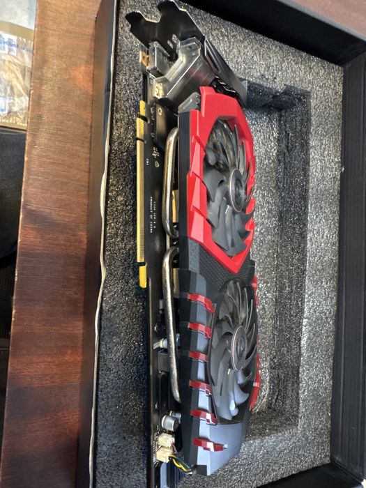 Placa video MSI GeForce GTX 1070TI folosita