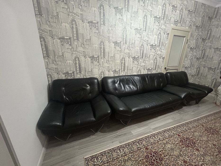 Диван натуральная кожа б/у