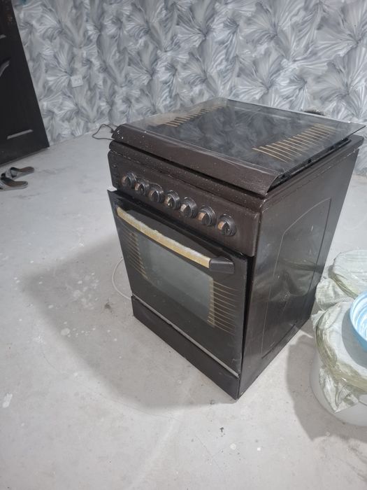 Продается газовая плита, бу, в нормальном состоянии, требуется мойка.