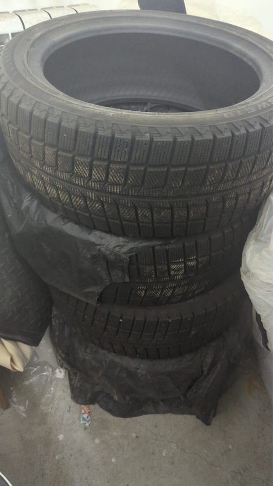 Продам шины зимние почти новые